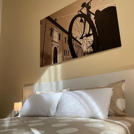 Downtown - In Centro Pensionat Ferrara