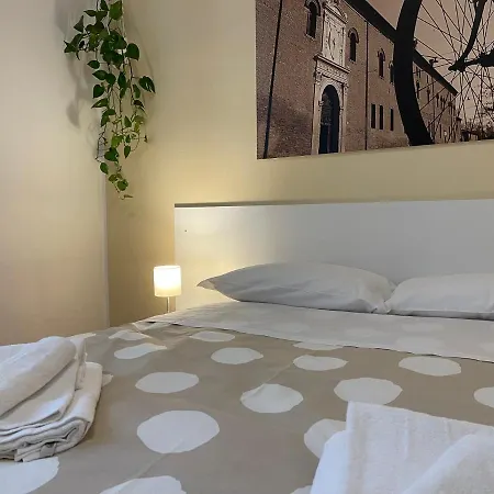 Pensjonat Downtown - In Centro Ferrara