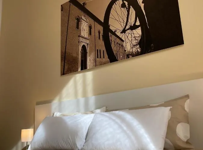 Downtown - In Centro بيت ضيافة فيرّارا