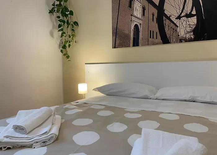 بيت ضيافة Downtown - In Centro فيرّارا
